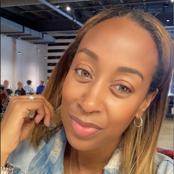 Meet your Posher, Adrea - Picture 1 of 1